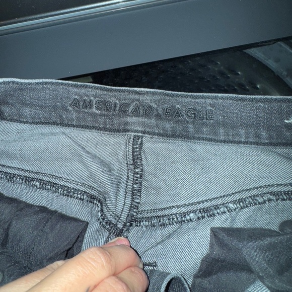 WOMENS AE BLACK WASHED BAGGY MOM JEANS SIZE 2 SHORT - Picture 11 of 16